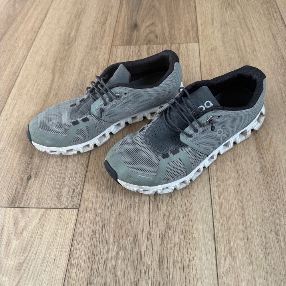 On Cloud 5 Running Gray and Black Athletic Shoes